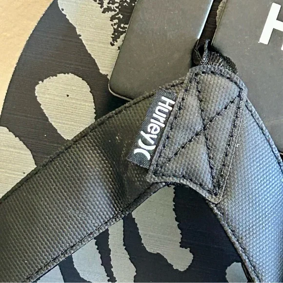 Hurley Black and Gray Flip Flops Men’s Sz 7, 8 or 9 NWT - Picture 3 of 8